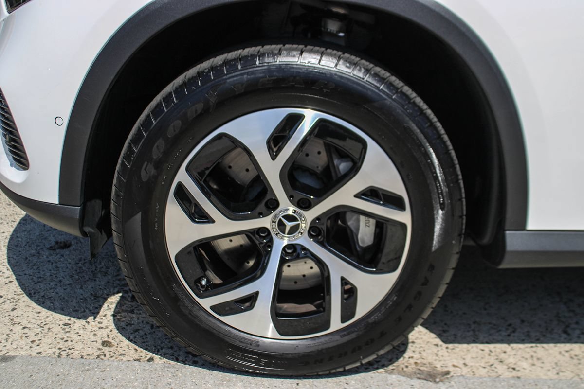 Used 2025 Mercedes-Benz GLC 350e 4MATIC image 35