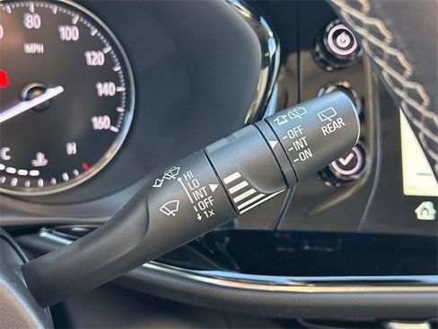 Used 2023 Buick Envision Avenir image 24