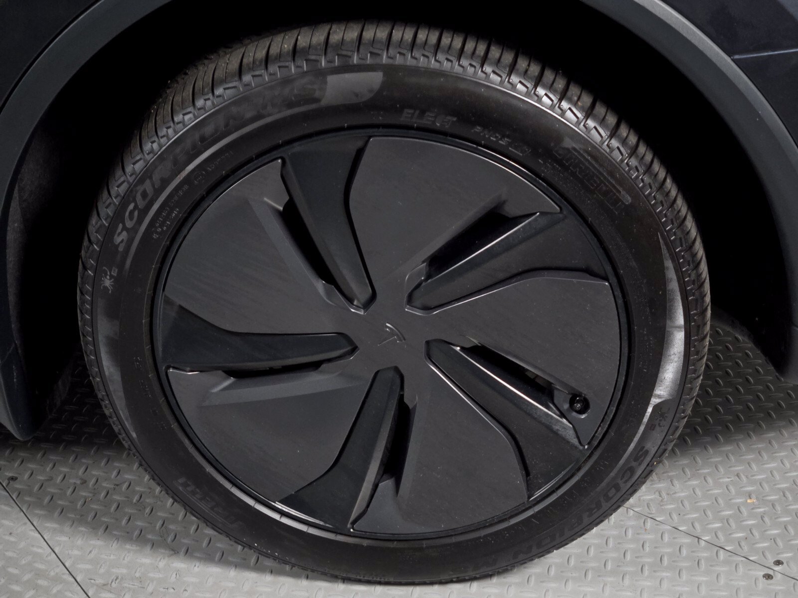 Used 2026 Tesla Model Y Long Range RWD image 10