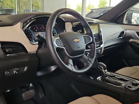 Used 2023 Chevrolet Traverse LT FWD image 11