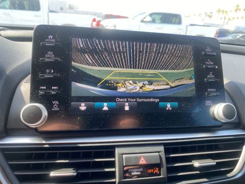 Used 2018 Honda Accord Touring image 18