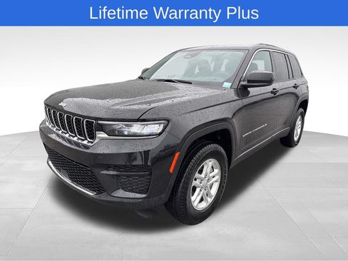 Used 2025 Jeep Grand Cherokee Laredo AWD/4WD image 1