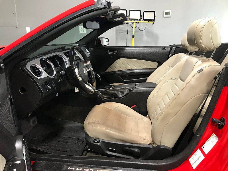 Used 2013 Ford Mustang GT Premium RWD image 18