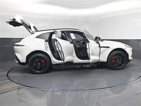 Used 2021 Aston Martin DBX image 51
