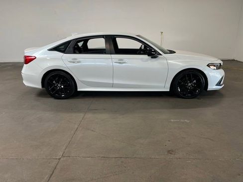 Used 2023 Honda Civic Sport image 2