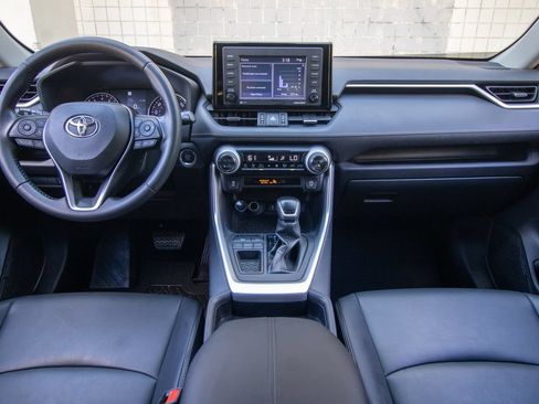 Used 2020 Toyota RAV4 XLE Premium FWD image 36