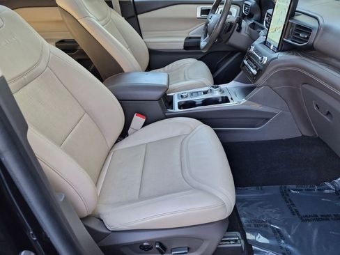 Used 2020 Ford Explorer Platinum w/ Premium Technology Package AWD/4WD image 21