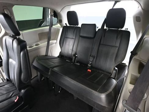 Used 2015 Chrysler Town & Country Touring FWD image 34