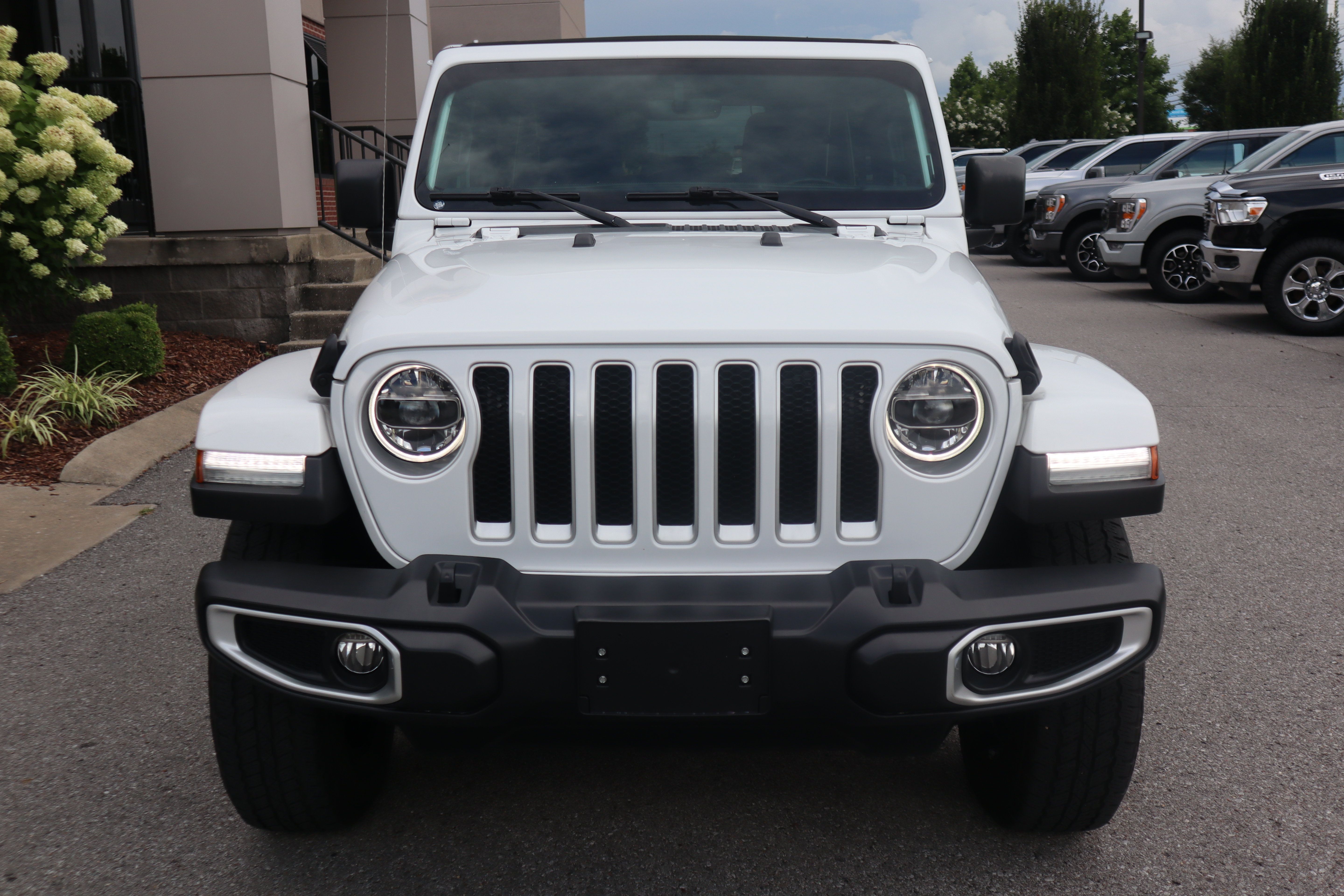 Used 2020 Jeep Wrangler Unlimited Sahara AWD/4WD image 4