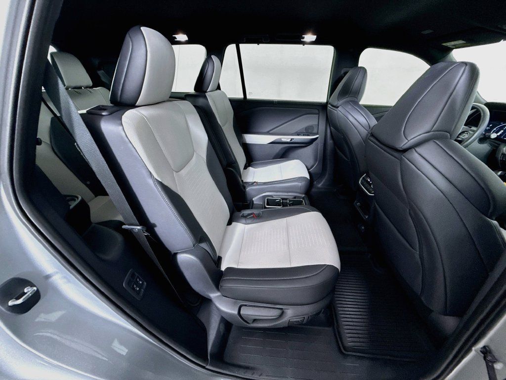 Certified 2026 Lexus TX 500h AWD w/ Technology Package image 28