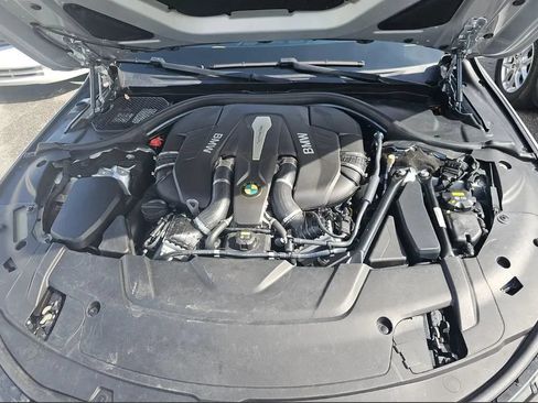 Used 2018 BMW 750i w/ Executive Package RWD image 8