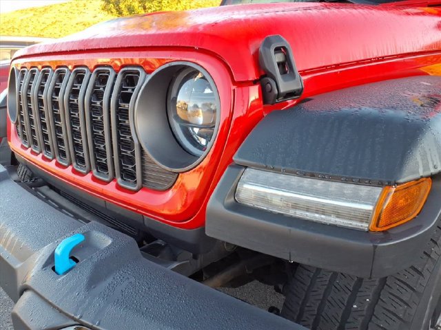 Used 2024 Jeep Wrangler Unlimited w/ Dual Top Group AWD/4WD image 3