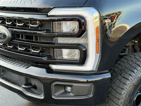 Used 2024 Ford F250 Lariat w/ Black Appearance Package AWD/4WD image 10