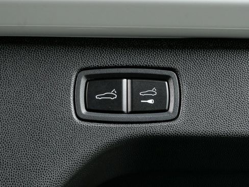 New 2025 Porsche Macan 4S Electric image 34