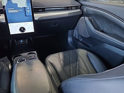 Used 2022 Ford Mustang Mach-E Select image 21