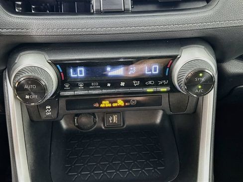 Used 2025 Toyota RAV4 XLE AWD/4WD image 13