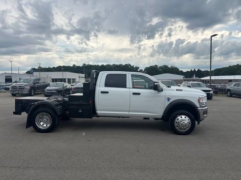 Used 2024 RAM 5500 Tradesman w/ Chrome Appearance Group AWD/4WD image 2