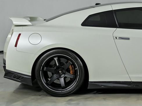 Used 2017 Nissan GT-R Premium AWD/4WD image 13