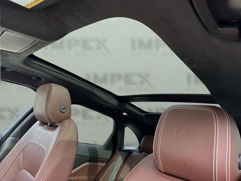 Used 2018 Jaguar F-PACE S image 12