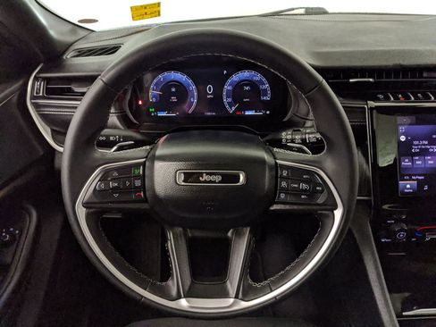 Used 2025 Jeep Grand Cherokee Laredo X image 10