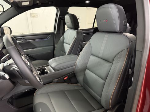 New 2025 GMC Acadia AT4 w/ Luxury Package AWD/4WD image 14