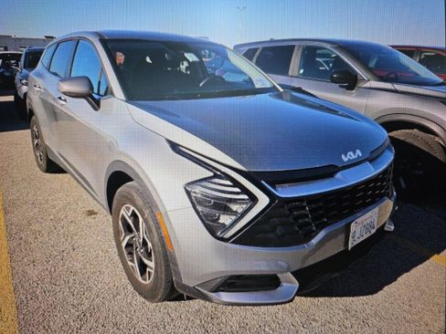 Used 2024 Kia Sportage LX image 2
