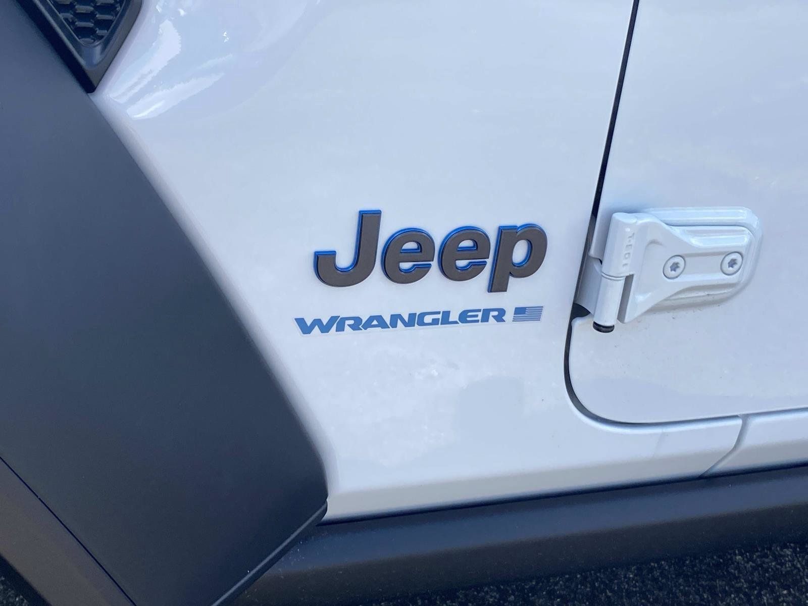 Used 2023 Jeep Wrangler Unlimited w/ Sun & Screen Package AWD/4WD image 14
