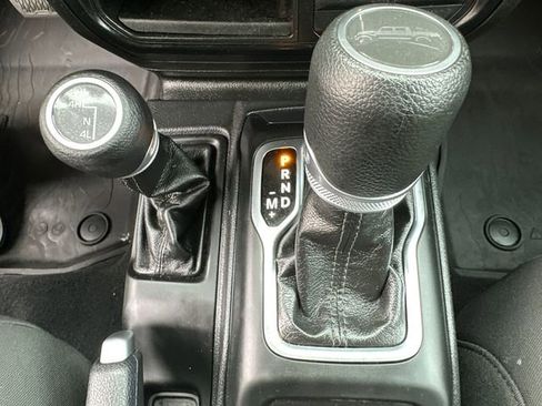 Used 2023 Jeep Gladiator Willys image 33