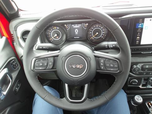 New 2025 Jeep Gladiator Sport image 13