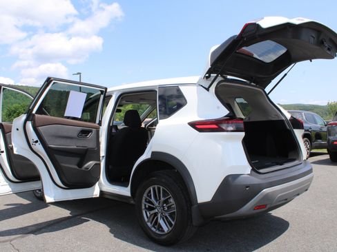 Used 2023 Nissan Rogue S AWD/4WD image 16