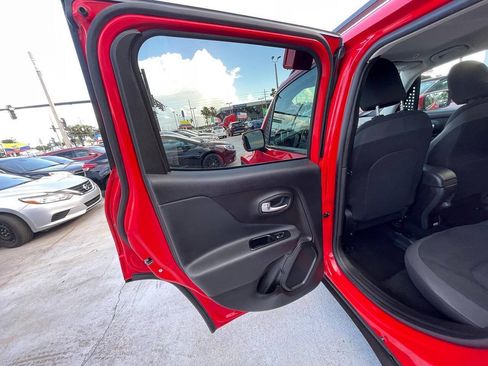 Used 2020 Jeep Renegade Altitude FWD image 13