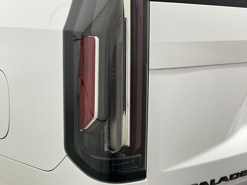 Used 2021 Cadillac Escalade ESV Sport Platinum w/ Heavy-Duty Trailer Package AWD/4WD image 29