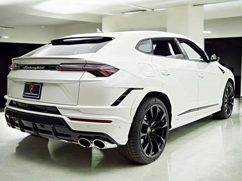 Used 2024 Lamborghini Urus S image 9
