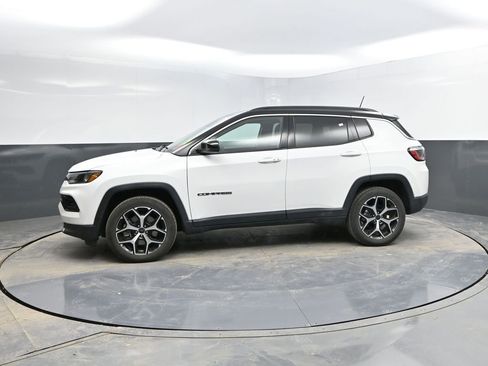 Used 2025 Jeep Compass Limited image 4