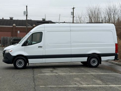 Used 2024 Mercedes-Benz Sprinter 2500 image 8