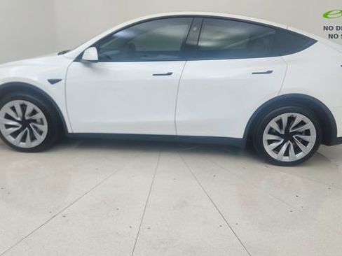 Used 2026 Tesla Model Y Long Range RWD image 4