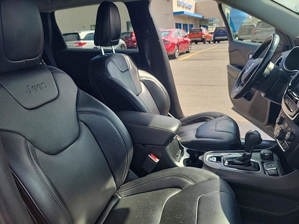 Used 2019 Jeep Cherokee Limited AWD/4WD image 28