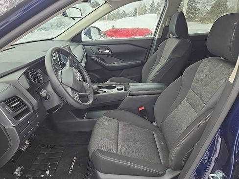 Used 2025 Nissan Rogue SV image 13