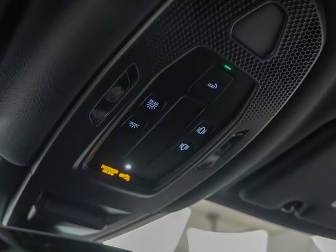 Certified 2025 Porsche Cayenne Coupe image 28