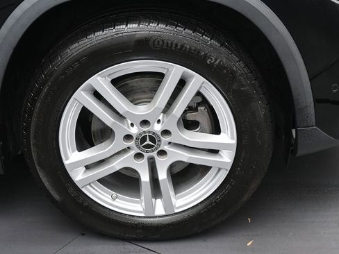 Used 2022 Mercedes-Benz GLA 250 4MATIC w/ Premium Package image 32
