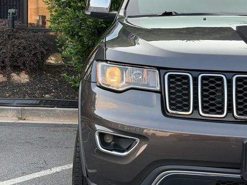 Used 2017 Jeep Grand Cherokee Limited w/ Trailer Tow Group IV AWD/4WD image 4