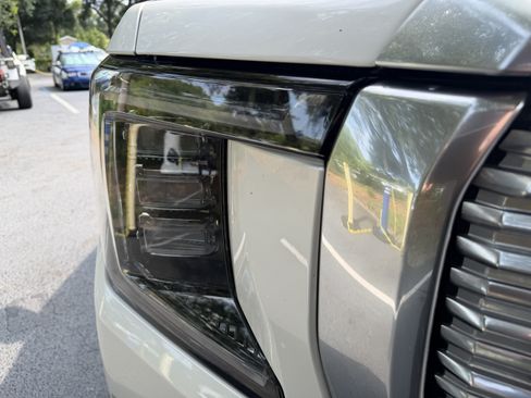 Used 2021 GMC Yukon Denali w/ Denali Ultimate Package AWD/4WD image 11