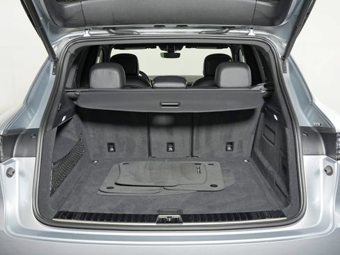 Used 2023 Porsche Cayenne AWD/4WD image 42