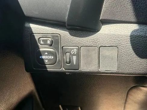 Used 2018 Toyota Corolla SE w/ Protection Package FWD image 17