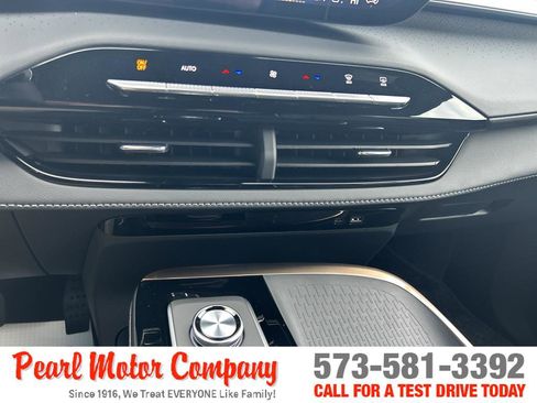 New 2026 Buick Enclave Avenir w/ Super Cruise Package AWD/4WD image 19