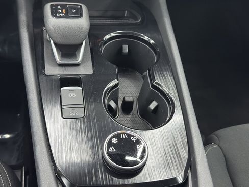 Used 2024 Nissan Rogue S image 38