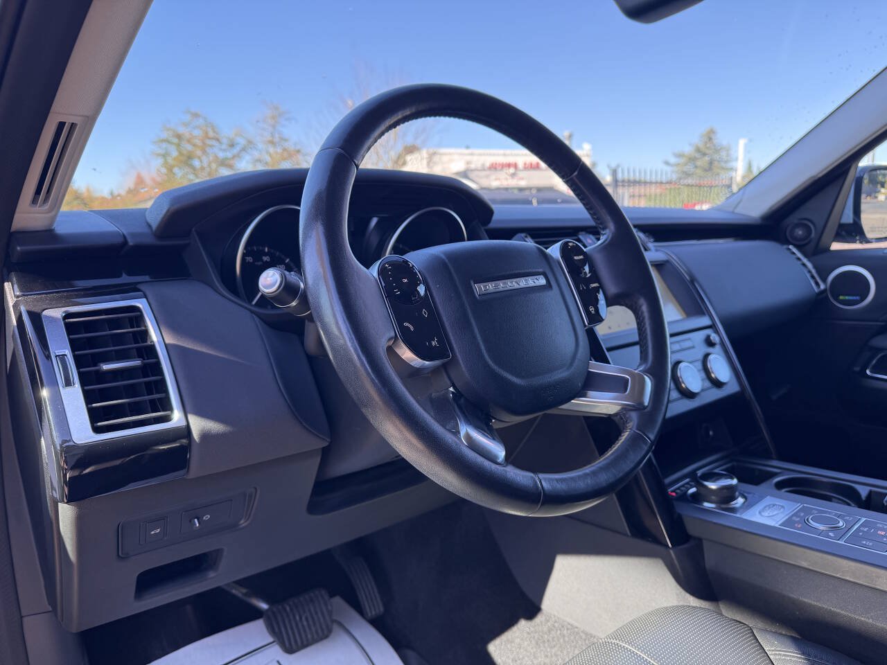 Used 2019 Land Rover Discovery SE AWD/4WD image 6