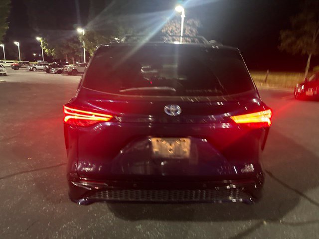 Used 2022 Toyota Sienna XSE w/ XSE Plus Package AWD/4WD image 5