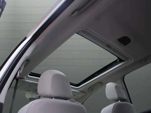 Used 2017 Subaru Forester 2.5i Premium w/ All-Weather Package image 11