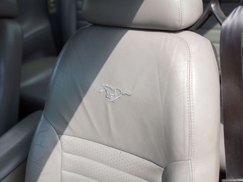 Used 2001 Ford Mustang GT RWD image 28